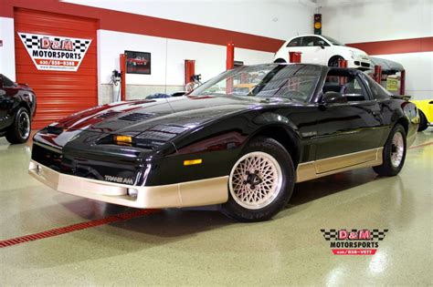 Rispetto al modello madre, la trans am ha tratto beneficio da un upgrade delle sospensioni e dall'immissione di una maggiore potenza, nonché da migliorie esteriori quali cappe esclusive, spoiler da 60, fendinebbia. 1987 Pontiac Firebird Trans Am Stock # TRANS50 for sale ...