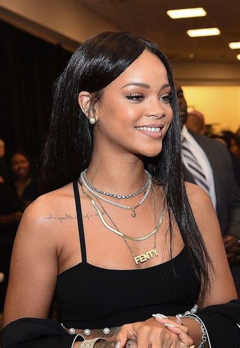 Charming And Stylish Rihanna Black Hairstyles Rihanna Makeup Looks Black Hair Hair Coloring
