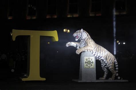 Ust Unveils New Tiger Statue Block Letters To Cap Onboarding Week 2022