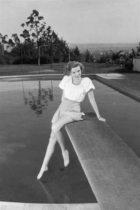 Vintage Pool Party Todos Al Agua Hollywood Photo Judy Garland