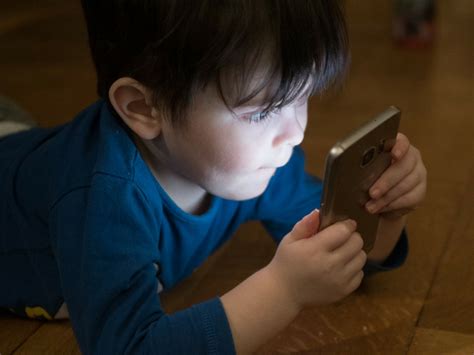 At What Age Should Children Start Using Smartphones Mom