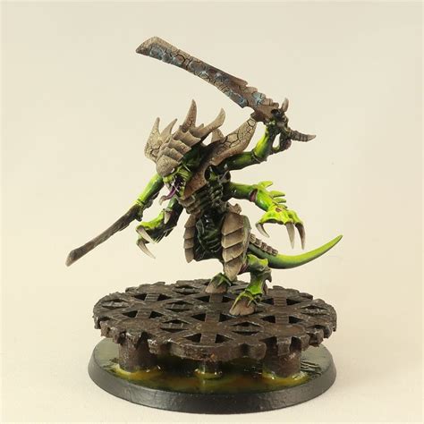 An Image Of A Warhammer With Two Swords On Its Head And Claws In His Hand