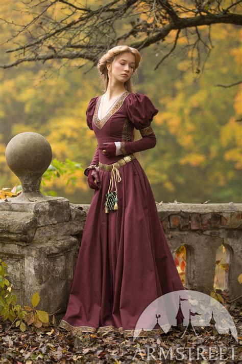 “princess in exile” dress abbigliamento rinascimentale abito del rinascimento vestiti medievali
