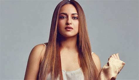 Sonakshi Sinha Gave Some Epic Burns To A Hater On Twitter After Being