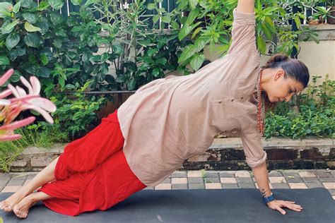 5 Yoga Asanas To Sculpt And Tone Your Butt