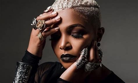 Simphiwe dana (born 23 january 1980 in gcuwa) is a xhosa singer and songwriter in south africa. SA Celebs React To Simphiwe Dana Revealing She Is Gay And Marrying A Woman - Youth Village