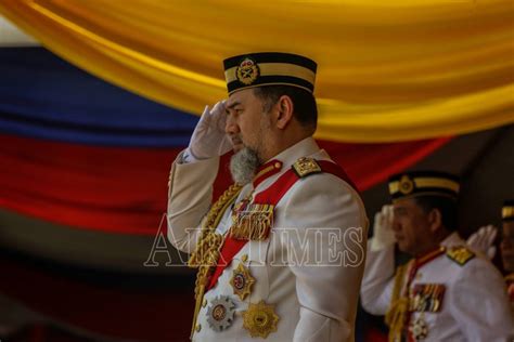 Page ke bawah duli yang maha mulia sultan muhammad v, yang di pertuan agong malaysia ini dicipta sebagai tanda sokongan sekalian rakyat jelata di atas. Sultan Muhammad V letak jawatan sebagai Yang di-Pertuan ...
