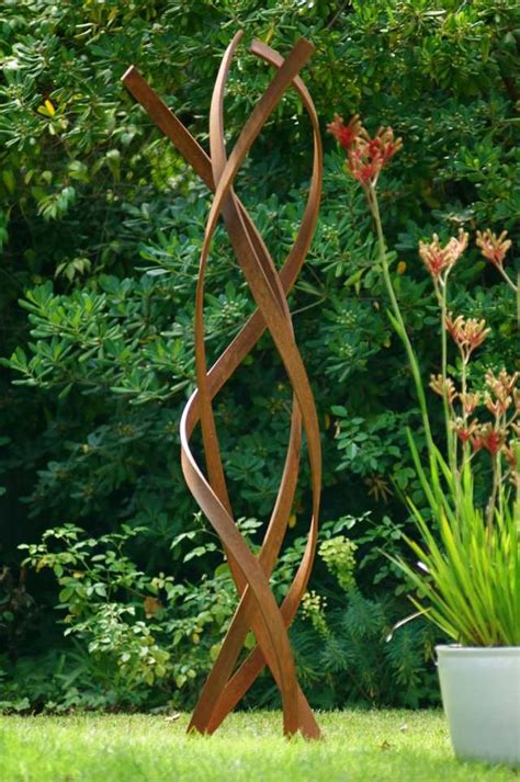 Gartendeko Aus Metall Wie Sie Skulpturen Effektvoll In Szene Setzen