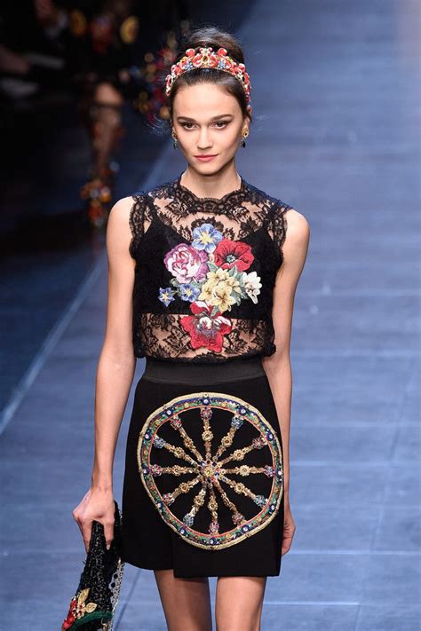 People Photos In 2021 Fashion Dolce Gabbana Runway Dolce And