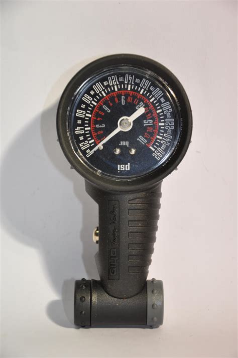 Garage, dashboard, diagnostics, car renovation, pressure gauge, auto price, padlock, key, tow truck. BMXmuseum.com For Sale / Bicycle Tire Pressure Gauge Giyo NEW!