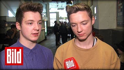 Schade, dass du nicht zu meinem geburtstag kommen konntest. DieLochis haben Angst vor Spinnen - Heiko und Roman und ...