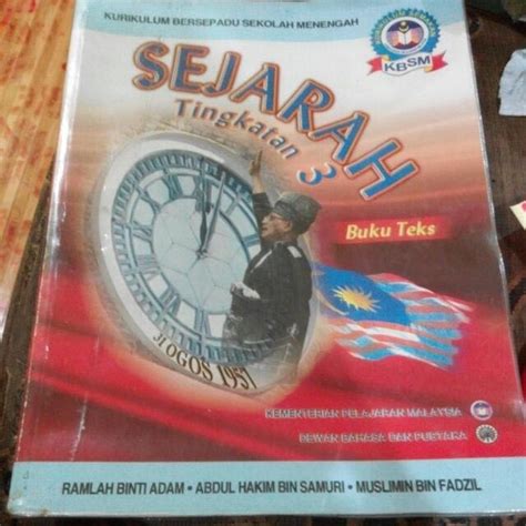 Buku teks kurikulum bersepadu sekolah menengah berkuatkuasa pada tahun 2003 bagi menggantikan kurikulum sebelum ini. Buku Teks Sejarah Tingkatan 3 Kbsm