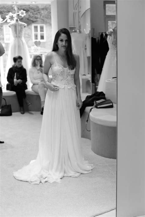 Bei uns findest du zahlreiche liebevoll gebrauchte brautkleider, die auf eine weitere. Hochzeitskolumne: Meine Brautkleidanprobe bei Kaviar ...