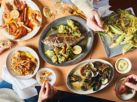 Here are some menu suggestions to get you started, broken down by the courses of a traditional italian meal : Italian Christmas Eve Buffet : An Eye Opening Look At The Feast Of The Seven Fishes Saveur ...