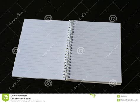 Diseño y diagramación de sistema de cuadernillos informativos para docentes, perteneciente al. Cuadernillo De Apuntes Alineado Blanco Abierto En Fondo Negro Imagen de archivo - Imagen de ...