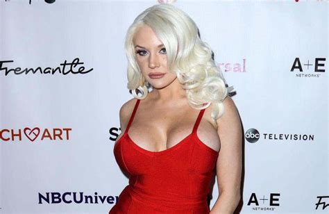 She's never had a hit of any kind, but she made news in the summer of 2011 for marrying doug. Courtney Stodden | Age, Career, Net Worth, Marriage ...