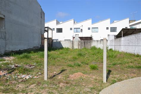 O Primeiro Que Tendo Cercado Um Terreno