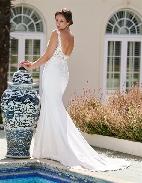 Get Ready To Turn Heads With These Stunning Wedding Dresses Featuring
