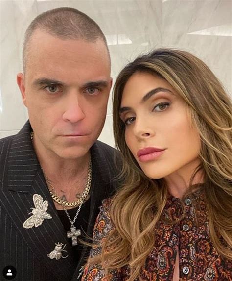 Robbie Williams And Wife Ayda Field Admit To Urinating In Showbiz Pals Pools Daily Star
