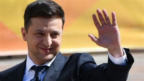Зеленский уже год президент Украины Как он справился BBC News