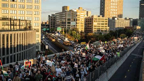 Pro Palestine Protesters In Nyc March Onto Brooklyn Bridge The New