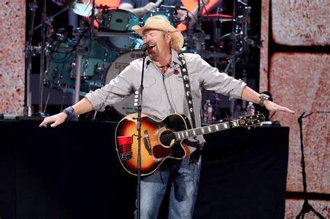 toby keith s final instagram post shows country star s positivity amid stomach cancer battle