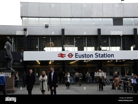 Entrance To Euston Railway Station London Stock Photo Alamy