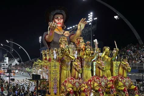 Brasil Con Mucho Color Baile Y Música Comenzó Su Primer Día De Carnaval Adn Digital