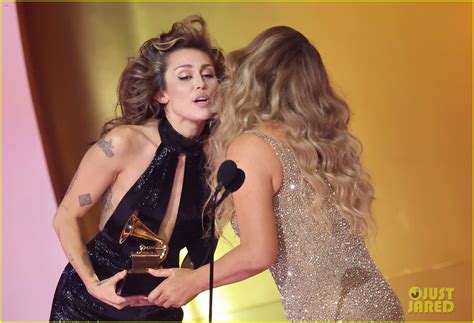 mariah carey dazzles in gold while presenting first award of the show at grammys 2024 photo