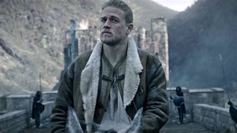 Charlie Hunnam King Arthura Yeniden Dönmek İstiyor Haberler