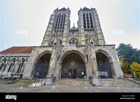 Cathédrale Notre Dame De Noyon Oise Picardie France Photo Stock Alamy