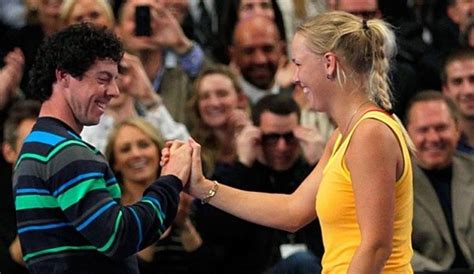 Dabei trifft er seinen auf der bank sitzenden vater und trainer am arm. Wozniacki gewinnt Junk-Food-Wette gegen McIlroy ...