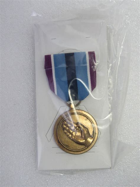 Vintage 1992 Us Military Humanitarian Service Medal Full Size With