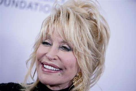 Dolly Parton And Jeni S Ice Cream Collaborate On A Sweet New Flavor