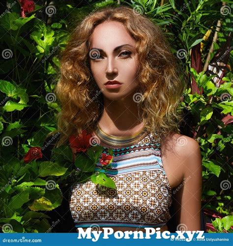 Beautiful Sexy Woman Jungle Girl Bikini Island Jungle Jungle Girl