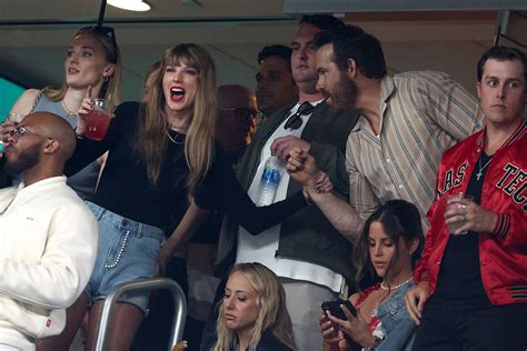 Taylor Swift Attends Chiefs Jets As Game Turns Into Star Studded Event