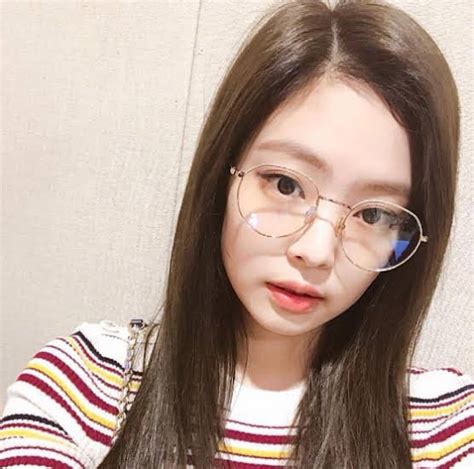 Jennie With Glasses Rblackpink