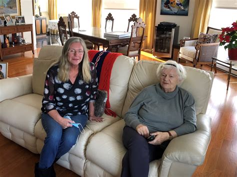 Série Sur Jean Béliveau Sa Famille Plonge Dans Ses Souvenirs Le Reflet