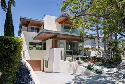 Southern California Home Features An Elegant Contemporary Design