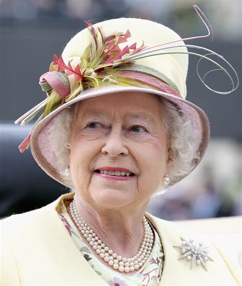 Free Download Queen Elizabeth Sixty Years Silver Jubilee Hd Wallpaper