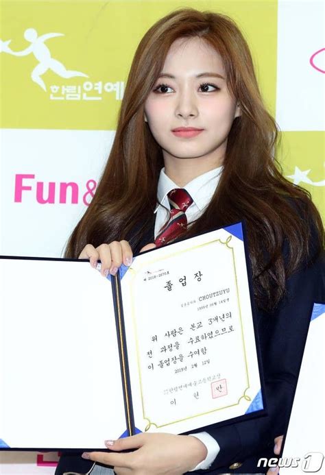 Twice Tzuyu Hanlim Multi Art School Graduation Ceremony Twice