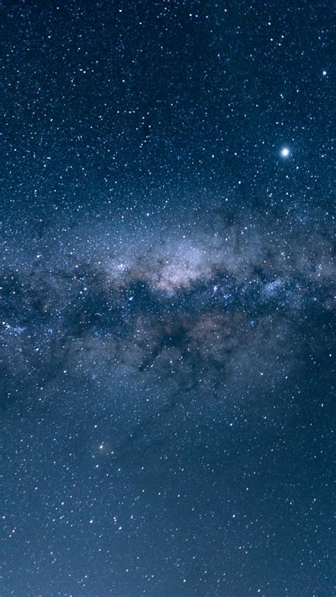 Cielo Estrellado Azul En La Noche Oscura · Fotos de stock gratuitas