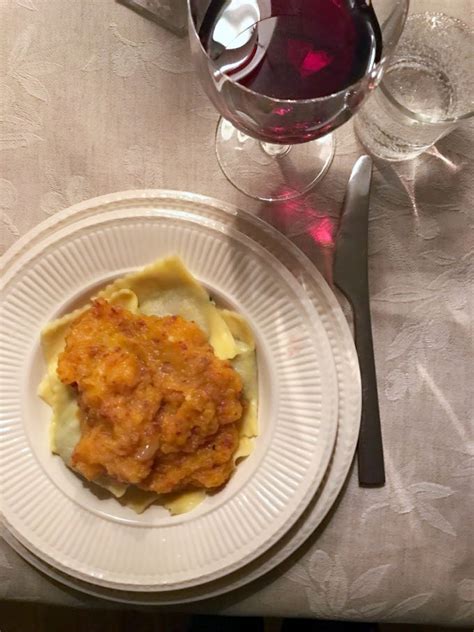 Here are are some brilliant and cheap ideas for throwing a party with just a few grocery store items. dinner party: last minute ravioli - Elizabeth Minchilli