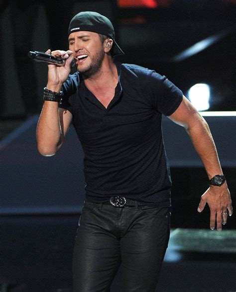 Falling Star Luke Bryan S Not Only Performer To Tumble From Stage Though He Does It A Lot