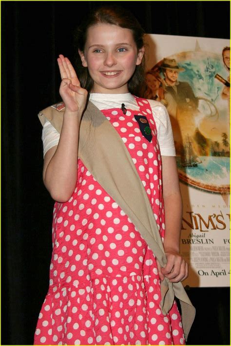 Abigail Breslin Enters Girl Scout Central Photo 1025111 Photos