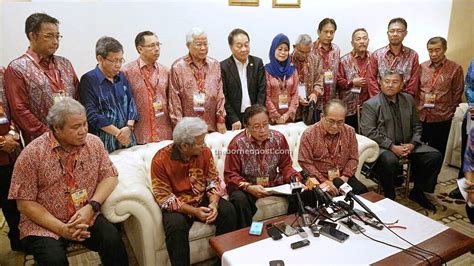 Tan sri dr yahya awang performed two coronary artery bypasses on prime minister tun dr mahathir mohamad in 1989 and 2007. Awang Tengah is third Deputy Chief Minister after major ...