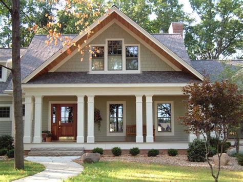 40 Exterior Paint Schemes For Bungalows Roundecor In 2020 Cottage