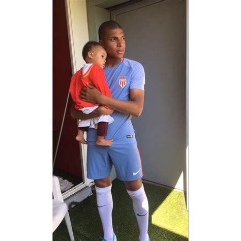 Aside from playing for the french national team, her son is also signed to ligue 1 club as monaco. Birthday Kylian Mbappe Parents