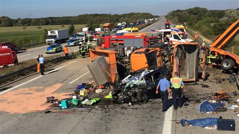 Unfall-Drama auf A9 bei Leipzig: Lkw kracht in Auto – alle vier