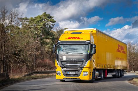 Specializing in international shipping, courier services and transportation. DHL test met Iveco Stralis lowdeck op LNG • TTM.nl